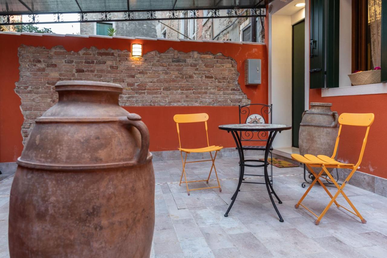 Downtown With Private Garden Apartament